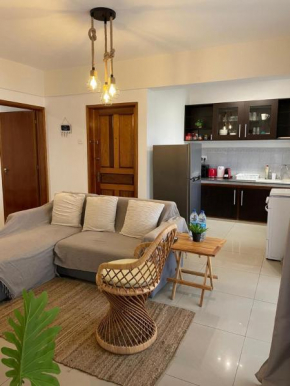 Cozy 2BR Steps from the Beach